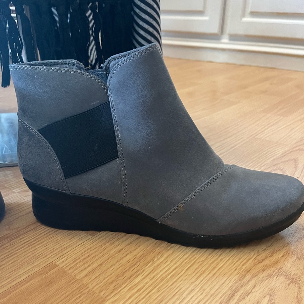 Clarks Women's Cloud Steppers Gray Ankle Booties